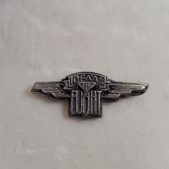 AMERICAN AIRLINES Vintage IdeAAs in Flight Commemorative Pin - Picture 5 of 5
